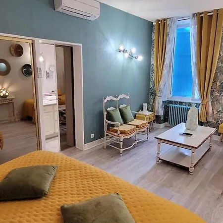 Hotel Saint-jacques Saint-Saud-Lacoussière