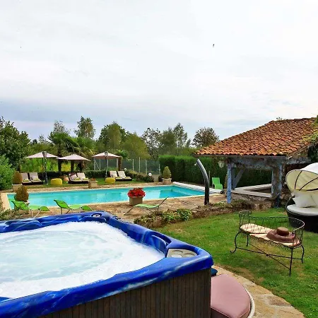 Logis Saint-jacques מלון 3*