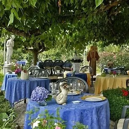 Hotel Logis Saint-jacques Saint-Saud-Lacoussiere