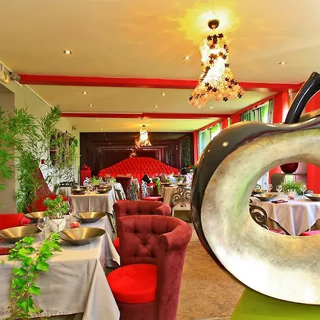 מלון Logis Saint-jacques Saint-Saud-Lacoussière