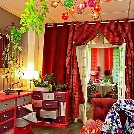 Logis Saint-jacques מלון 3*