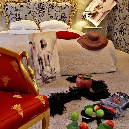 Hotel Logis Saint-jacques Saint-Saud-Lacoussiere