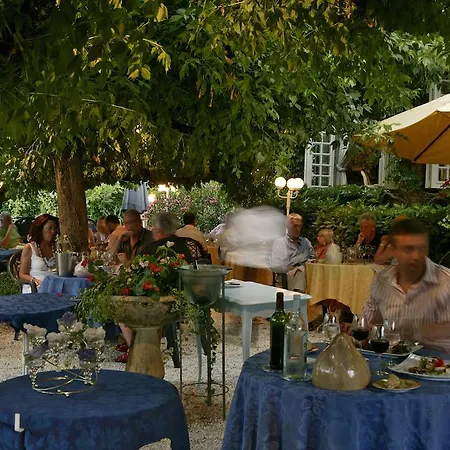 Hotel Logis Saint-jacques Saint-Saud-Lacoussiere