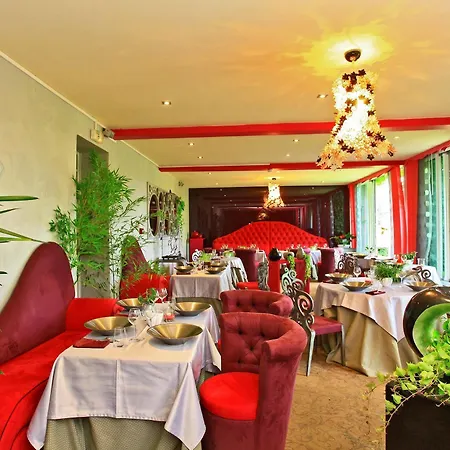 Logis Saint-jacques Hotel Saint-Saud-Lacoussiere