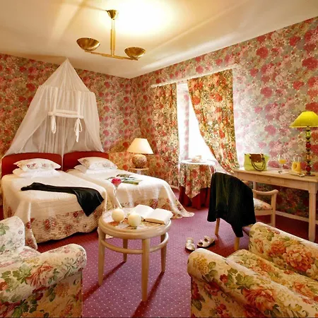 Logis Saint-jacques מלון 3*