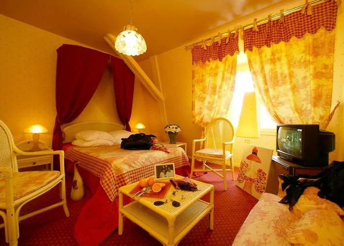 Hotel Logis Saint-jacques Saint-Saud-Lacoussière