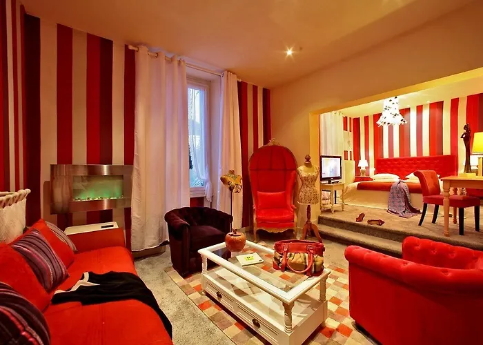 Hotel Logis Saint-jacques Saint-Saud-Lacoussière