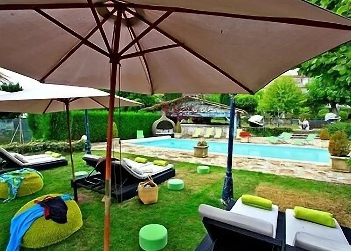 Logis Saint-jacques Hotel Saint-Saud-Lacoussière