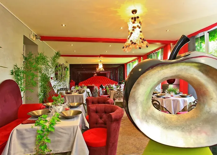 Hotel Logis Saint-jacques Saint-Saud-Lacoussière