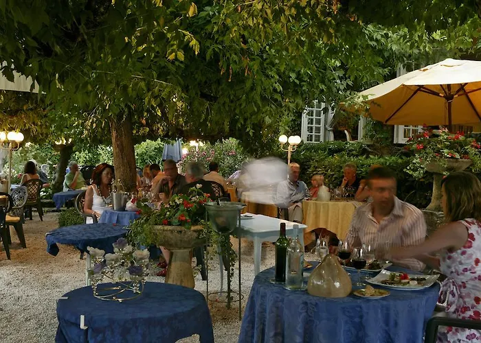 Hotel Logis Saint-jacques Saint-Saud-Lacoussière