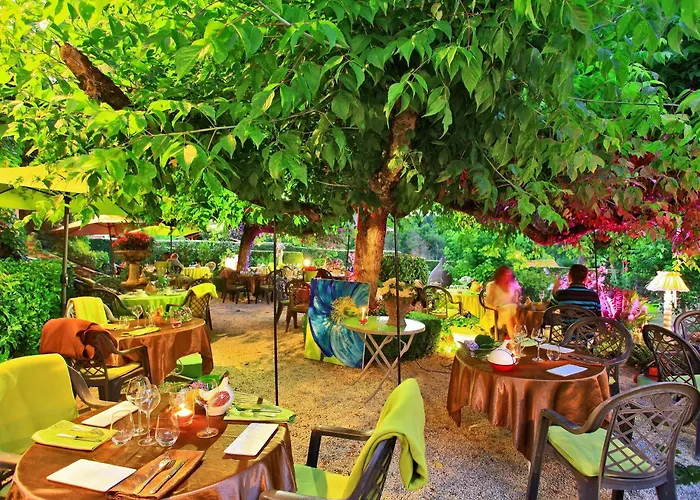 Hotel Logis Saint-jacques Saint-Saud-Lacoussière