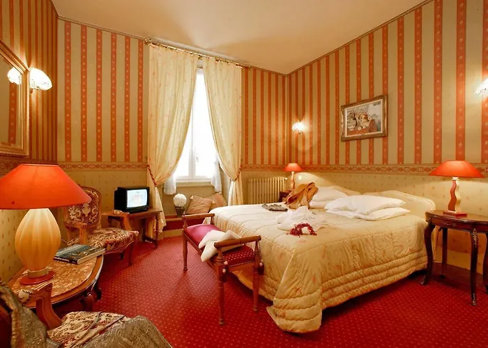 Logis Saint-jacques Hotel Saint-Saud-Lacoussière