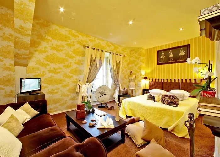 Logis Saint-jacques Saint-Saud-Lacoussière